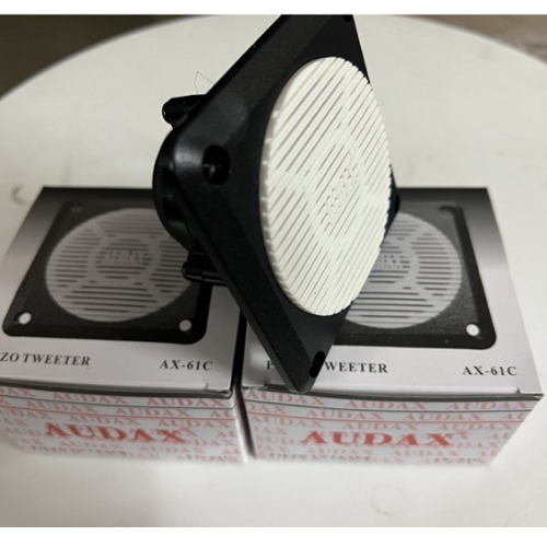 Loa nhà yến AX61C có màng lưới giúp chim dễ đu bám